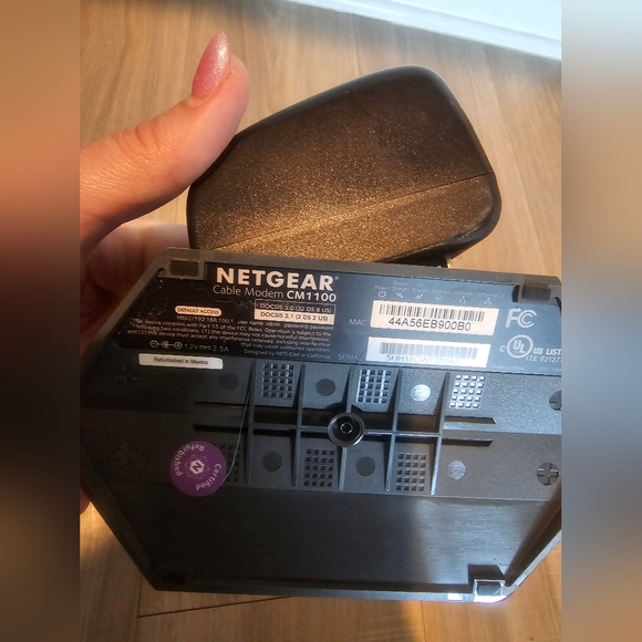 NETGEAR Black Mesh Cable NIGHTHAWK Modem Router - Picture 2 of 2